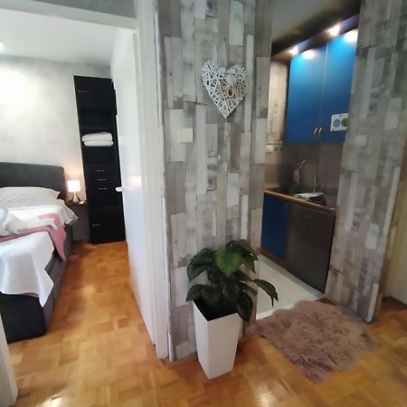 Apartment Mrc Bezanija ภายนอก รูปภาพ